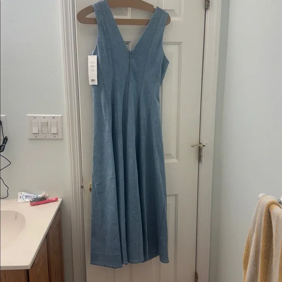Veronica Beard Lou pleated midi dress. Light wash denim. Size 6. NWT - Picture 5 of 9